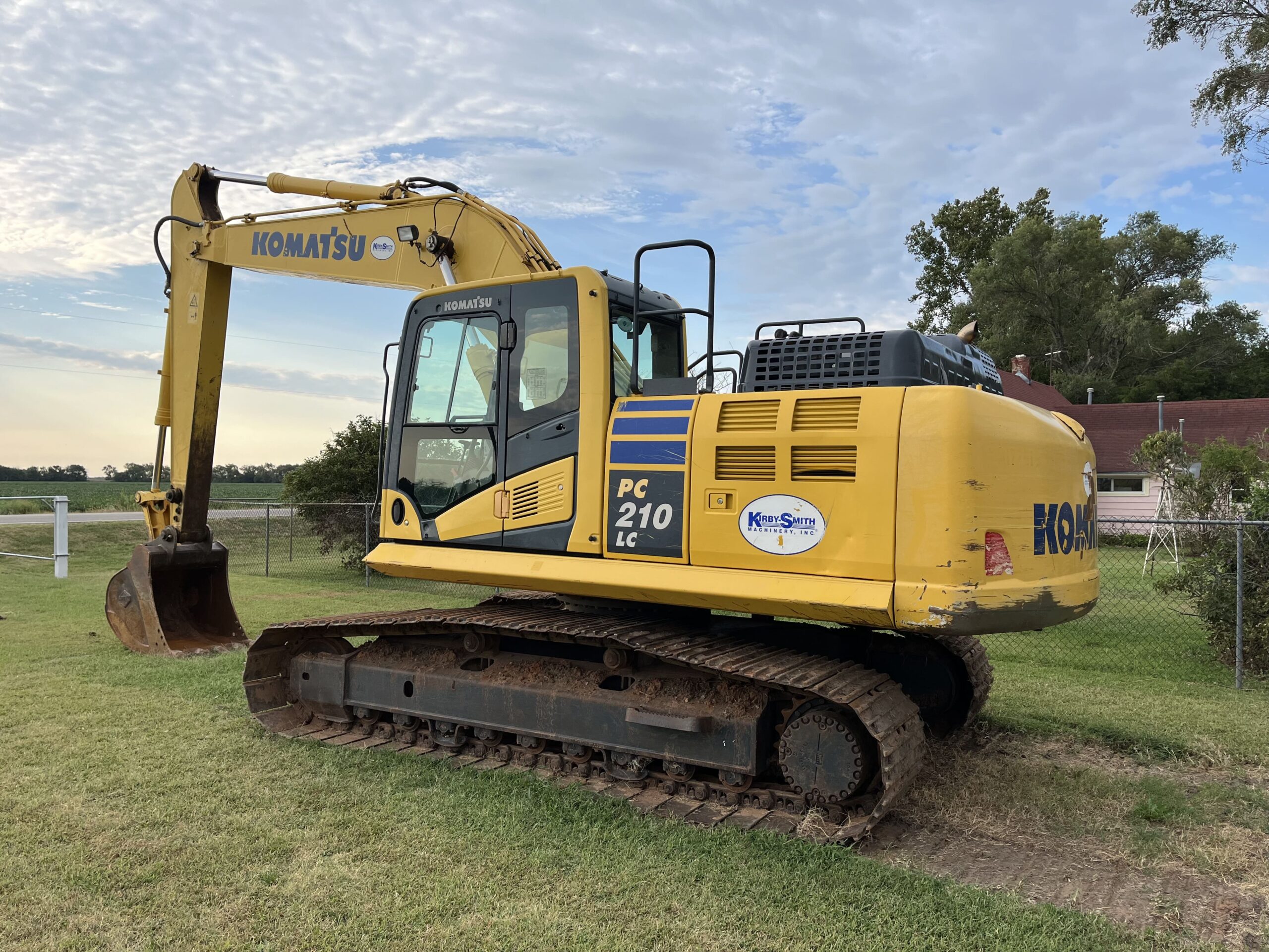 2017 Komatsu PC210LC-11 - Berry Tractor